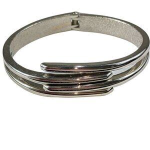 Vintage Silver-Tone Hinged Bangle Bracelet With Overlapping Design & Secure Clas
